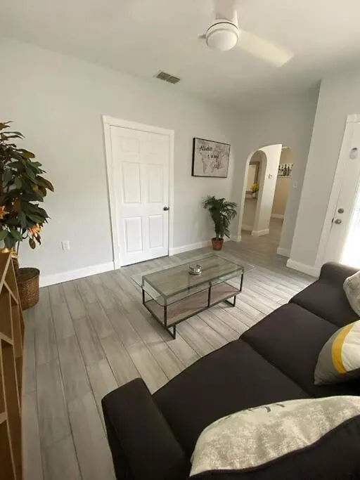 Beautiful Apartment In Tampa-A