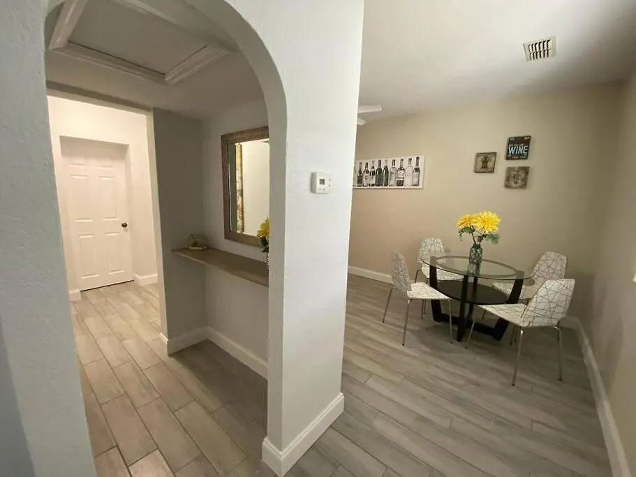 Beautiful Apartment In Tampa-A