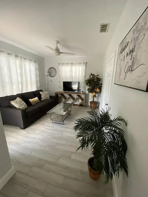Beautiful Apartment In Tampa-A